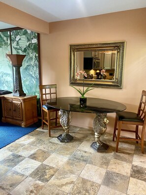 Dining room - Vista Grande Resort - A Gay Men's Resort (Palm Springs)