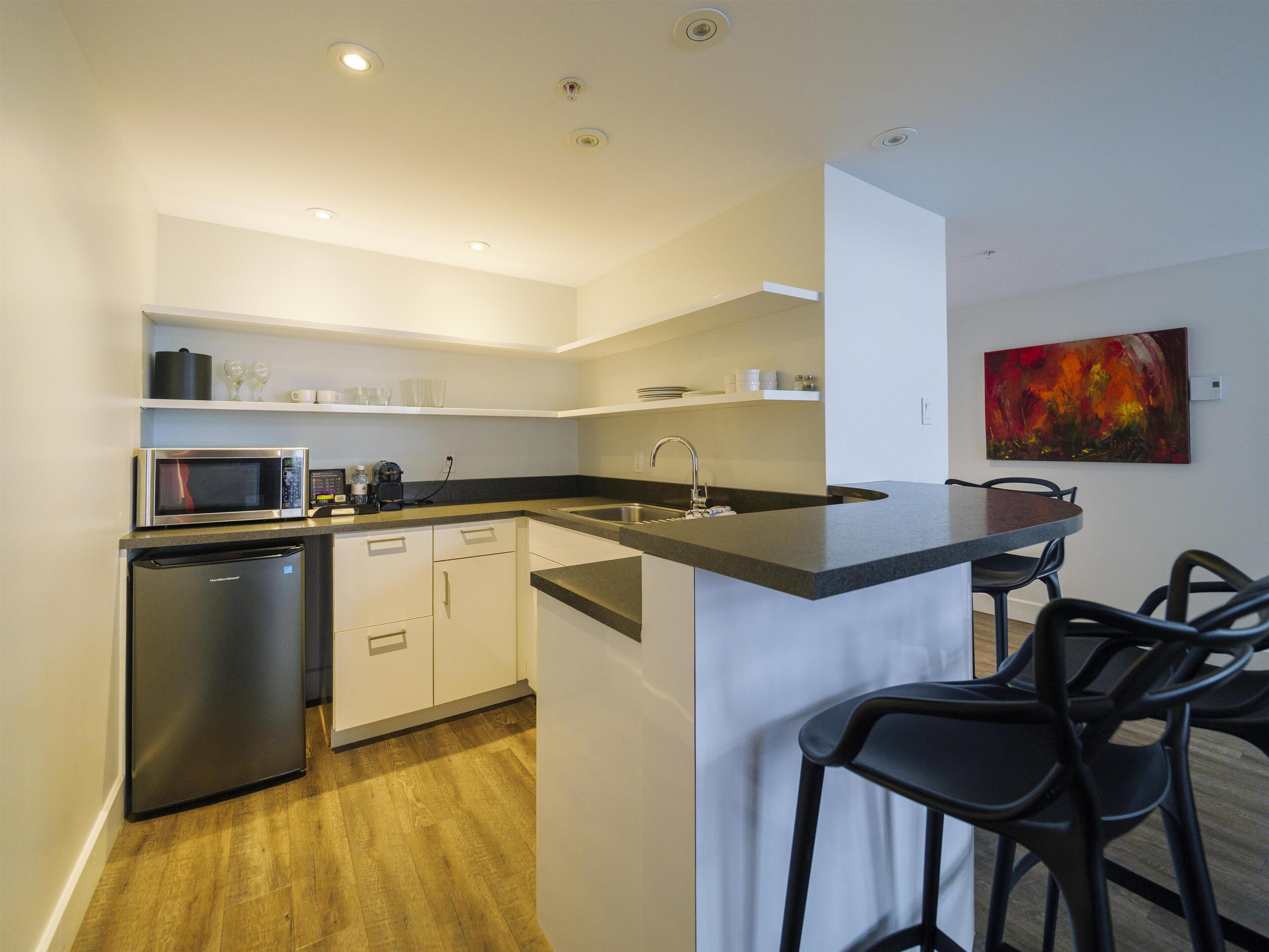 Suite, 1 King Bed, Kitchenette, Sea View (Living Room;with Sofabed) | Premium bedding, pillowtop beds, in-room safe, blackout drapes