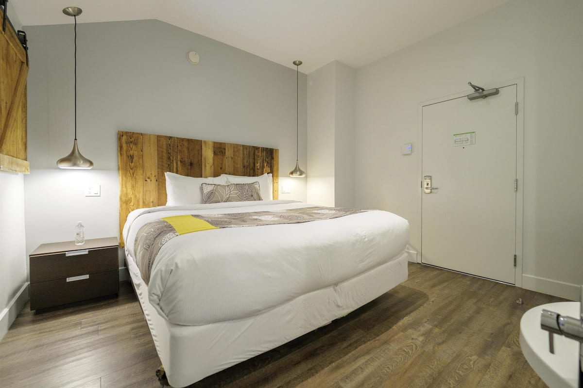 Literie de qualité, lit avec matelas à plateau-coussin, coffre-fort