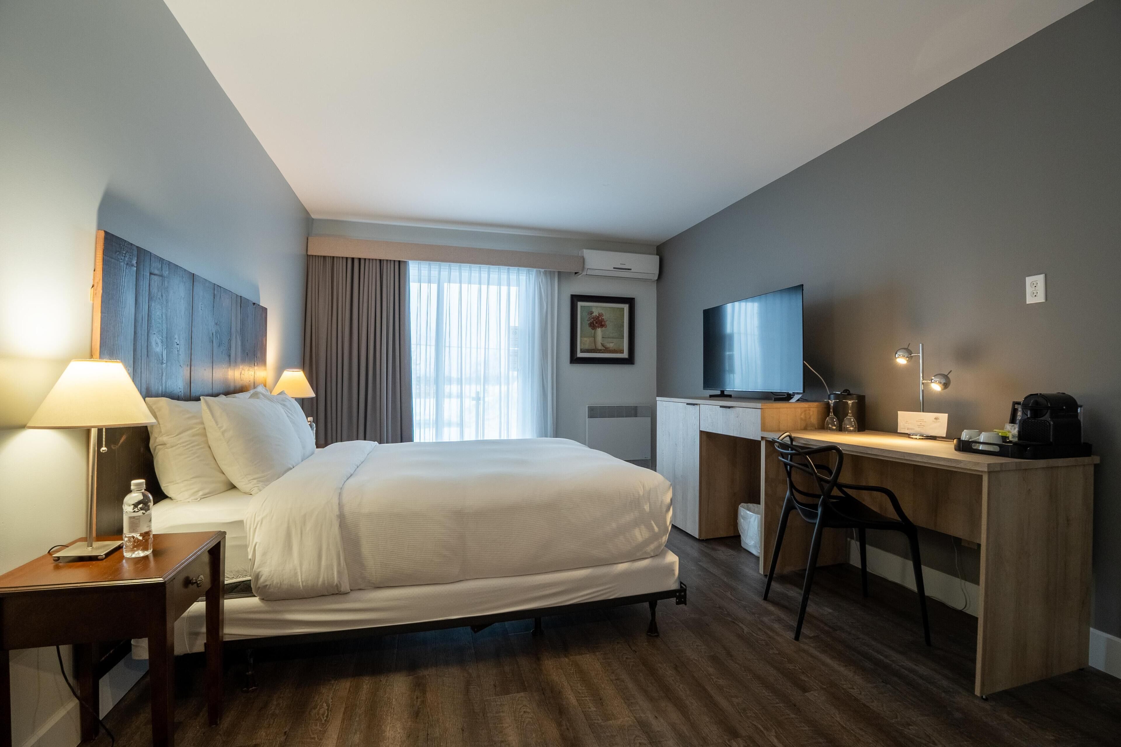 Standardzimmer, 1 Queen-Bett, Nichtraucher, Terrasse | Hochwertige Bettwaren, Pillowtop-Betten, Zimmersafe, Schreibtisch
