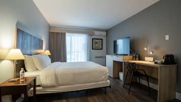 Habitación estándar, 1 cama de matrimonio, no fumadores, patio | Ropa de cama de alta calidad y colchones con acolchado adicional