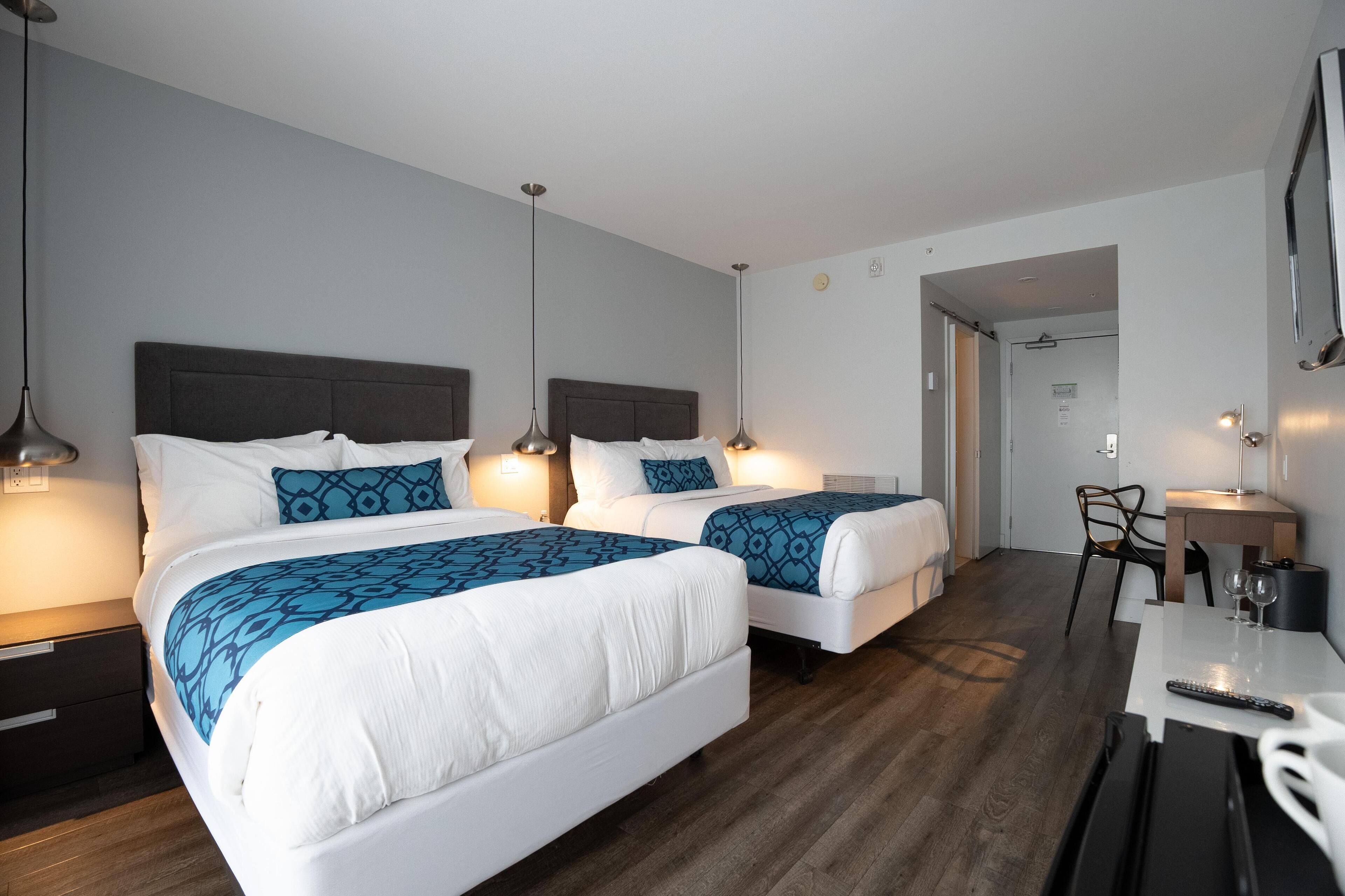 Kamar Standar, 2 Tempat Tidur Double, Bebas Asap Rokok, teras (2nd Floor;Walk-in Shower, View) | Seprai premium, bantalan ekstra lembut, brankas, dan tirai kedap cahaya