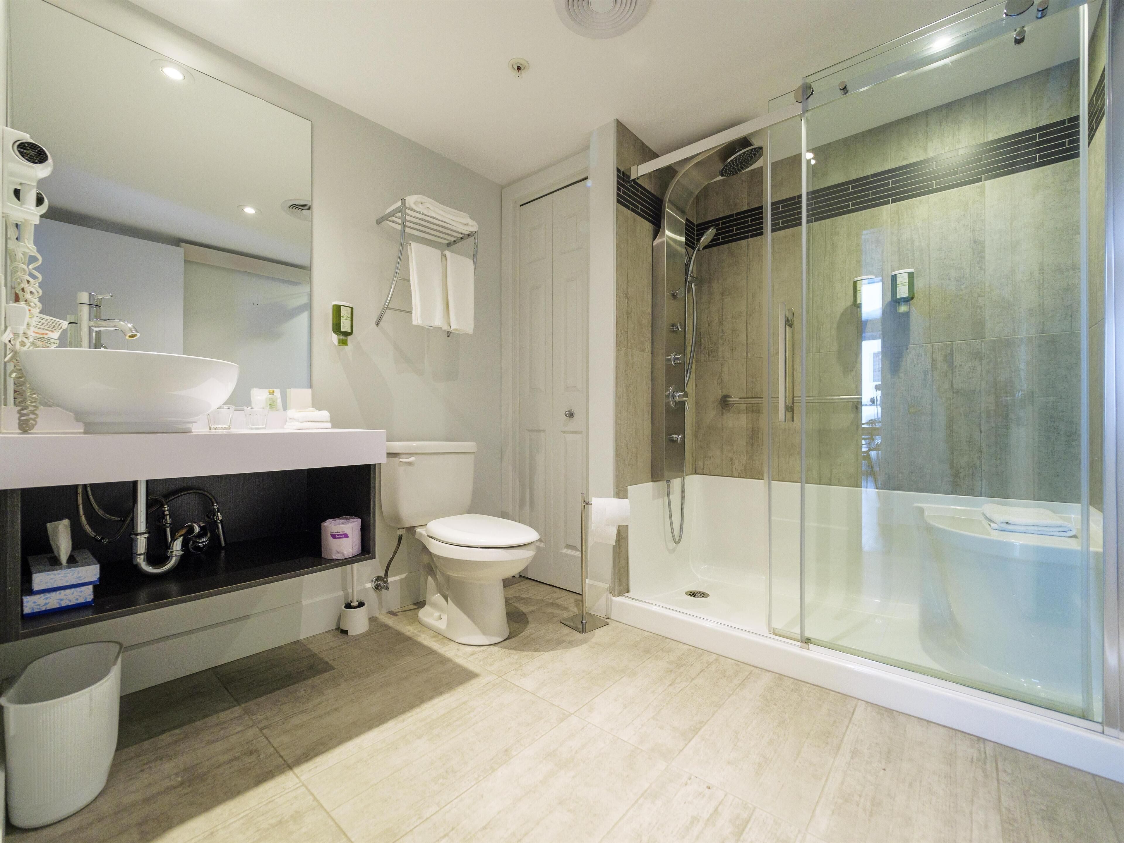 Rom – standard, 1 kingsize-seng, ikke-røyk | Bad | Hårføner og håndklær