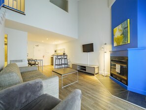Suite, 1 King Bed, Kitchenette, Lake View (with Sofabed) | Premium bedding, pillowtop beds, in-room safe, desk - Hotel Lac Brome, BW Signature Collection (Lac-Brome)