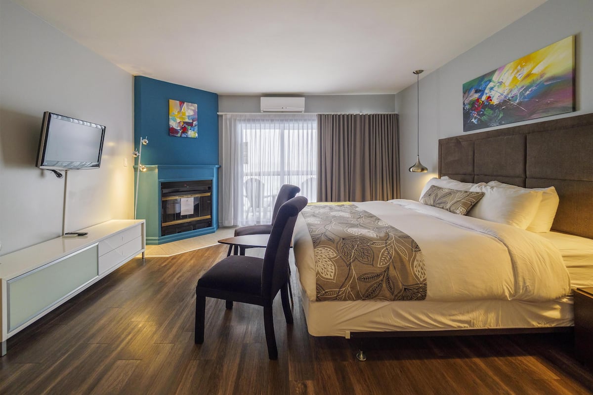 Rom – standard, 1 queensize-seng, ikke-røyk, terrasse (2nd Floor;Walk-in Shower, View) | Sengetøy av topp kvalitet, senger med overmadrass og safe på rommet