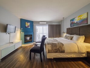 標準客房, 1 張加大雙人床, 非吸煙房, 露台 (2nd Floor;Walk-in Shower, View) | 高級寢具、特厚豪華床墊、房內夾萬、遮光窗簾/窗簾