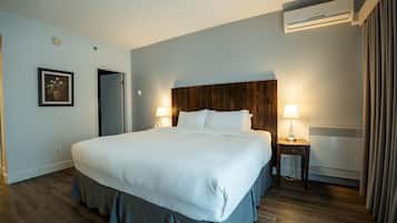 Standaard kamer, 1 kingsize bed, niet-roken, terras (1st Floor) | Luxe beddengoed, pillowtop-bedden, een kluis op de kamer, een bureau