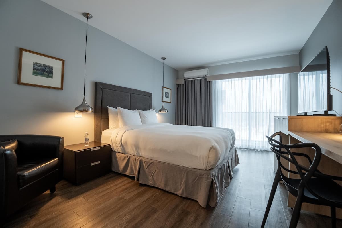 Standard Room, 1 Queen Bed, Non Smoking, Balcony (2nd Floor;Walk-in Shower) | Premium bedding, pillowtop beds, in-room safe, desk