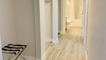 Deluxe Room | Iron/ironing board, free WiFi, bed sheets