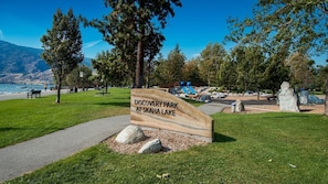 A park sign with 'Discovery Park at Skaha Lake' text.