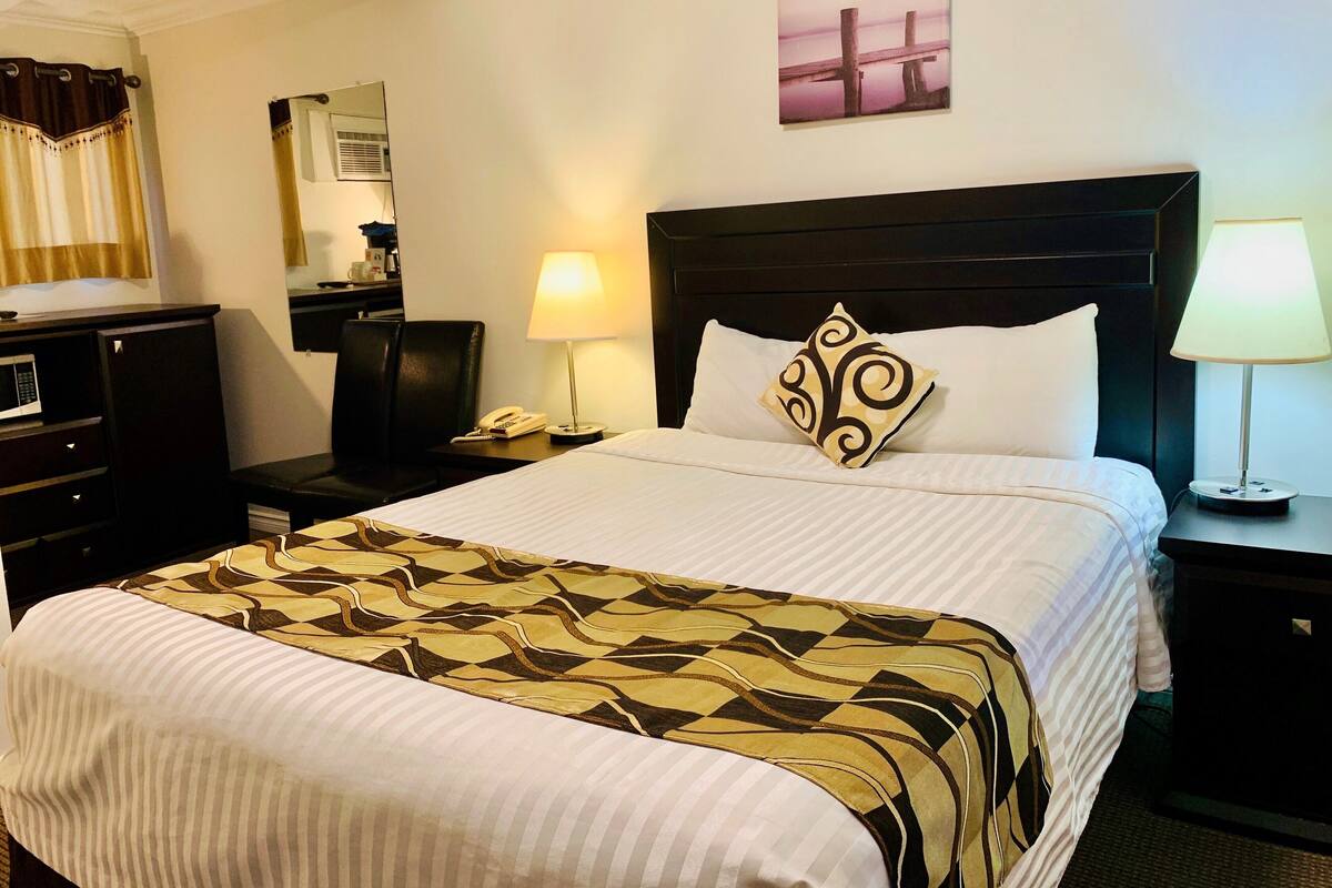 Standard Single Room | Iron/ironing board (on request), WiFi (free), bed sheets