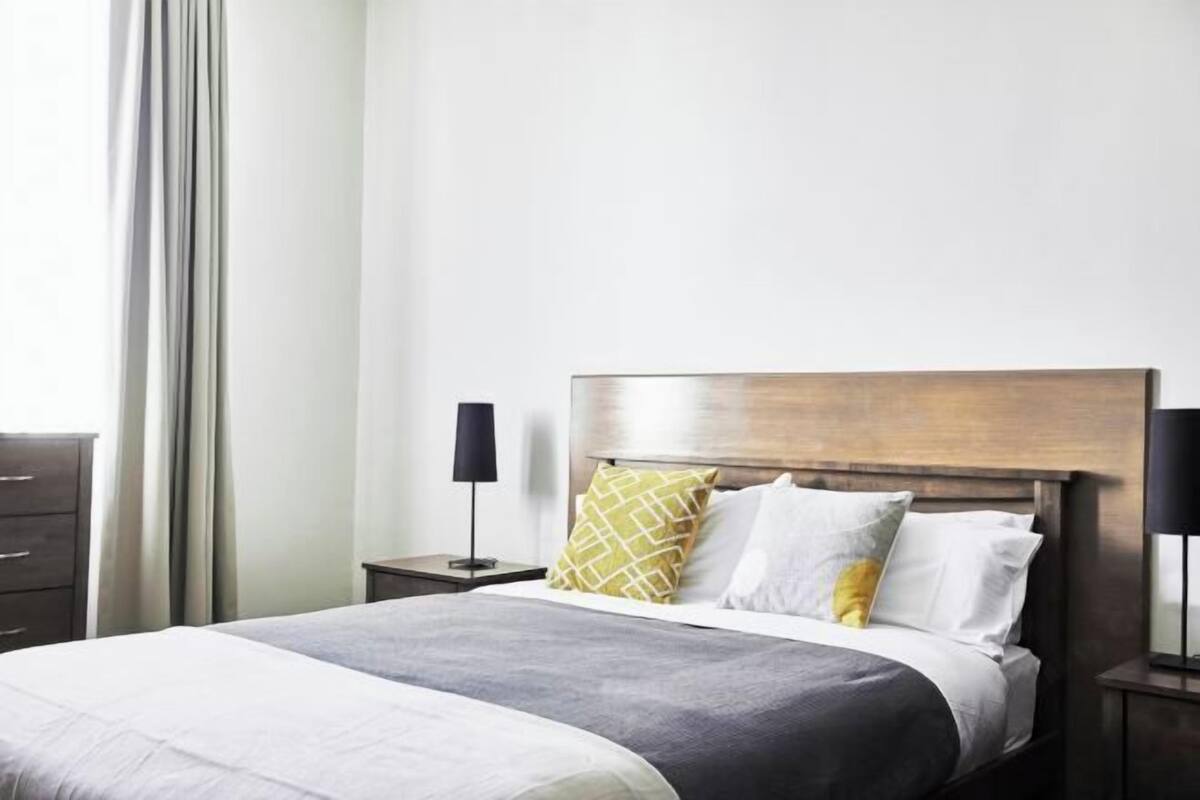 Frette Italian sheets, premium bedding, down comforters, minibar