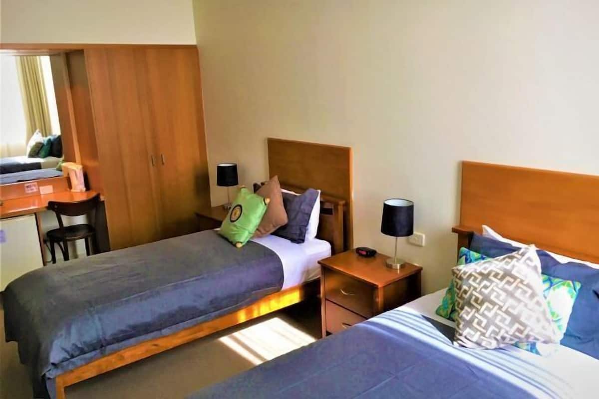 Cadar Frette Itali, peralatan tempat tidur premium, bar mini, meja