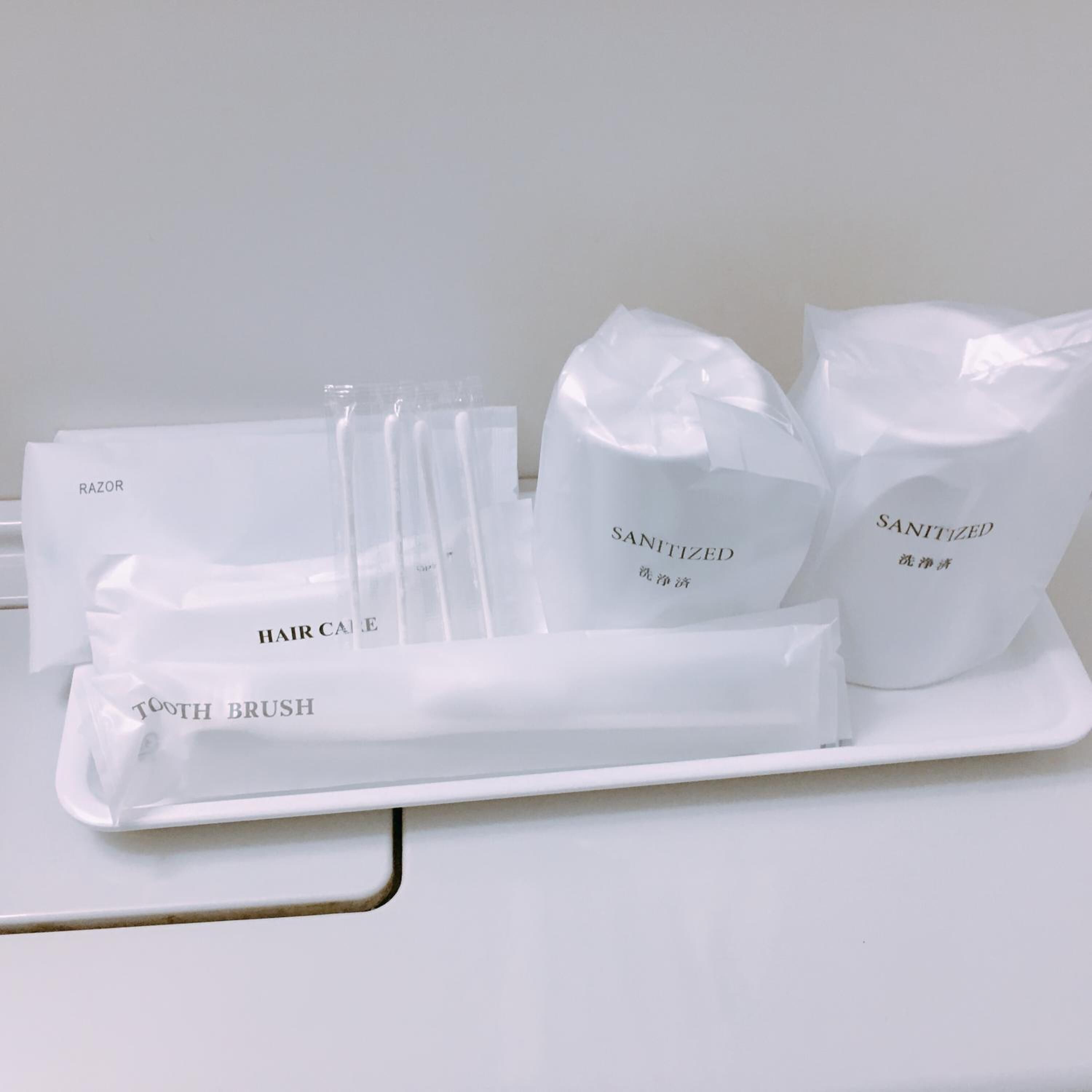 combined shower/bathtub, hair dryer, slippers, electronic bidet