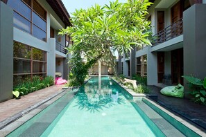 Kolam renang terbuka