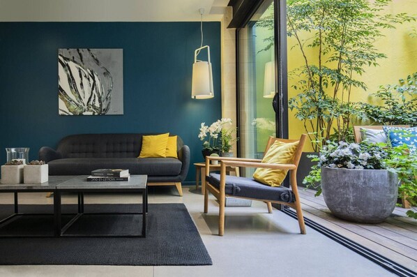 Coin salon dans le hall