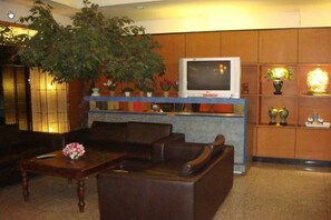 Lobby sitting area - King Royal Garden Inn (Bangkok)
