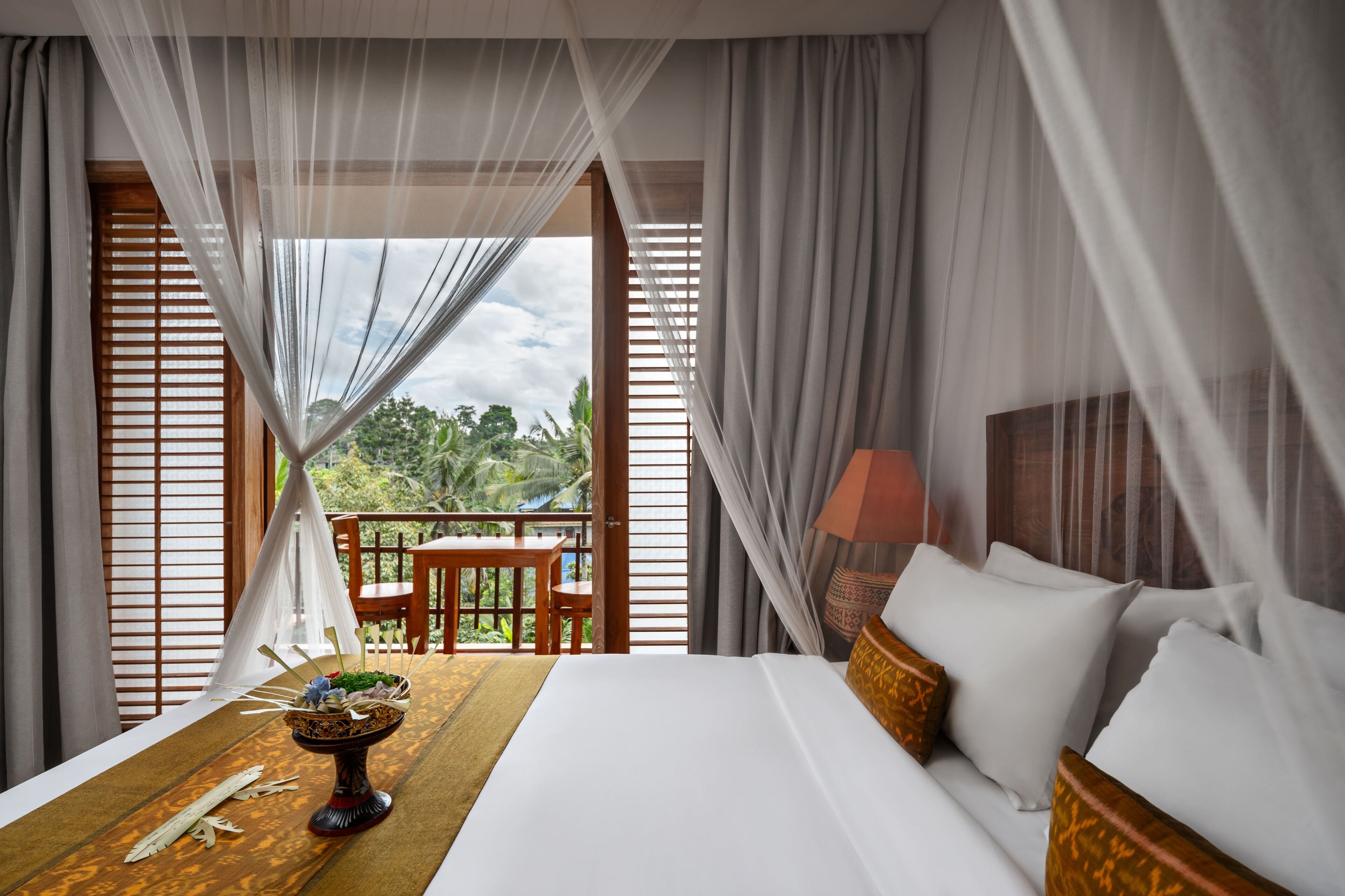 Deluxe Room with Balcony | 1 bedroom, free minibar, in-room safe, desk