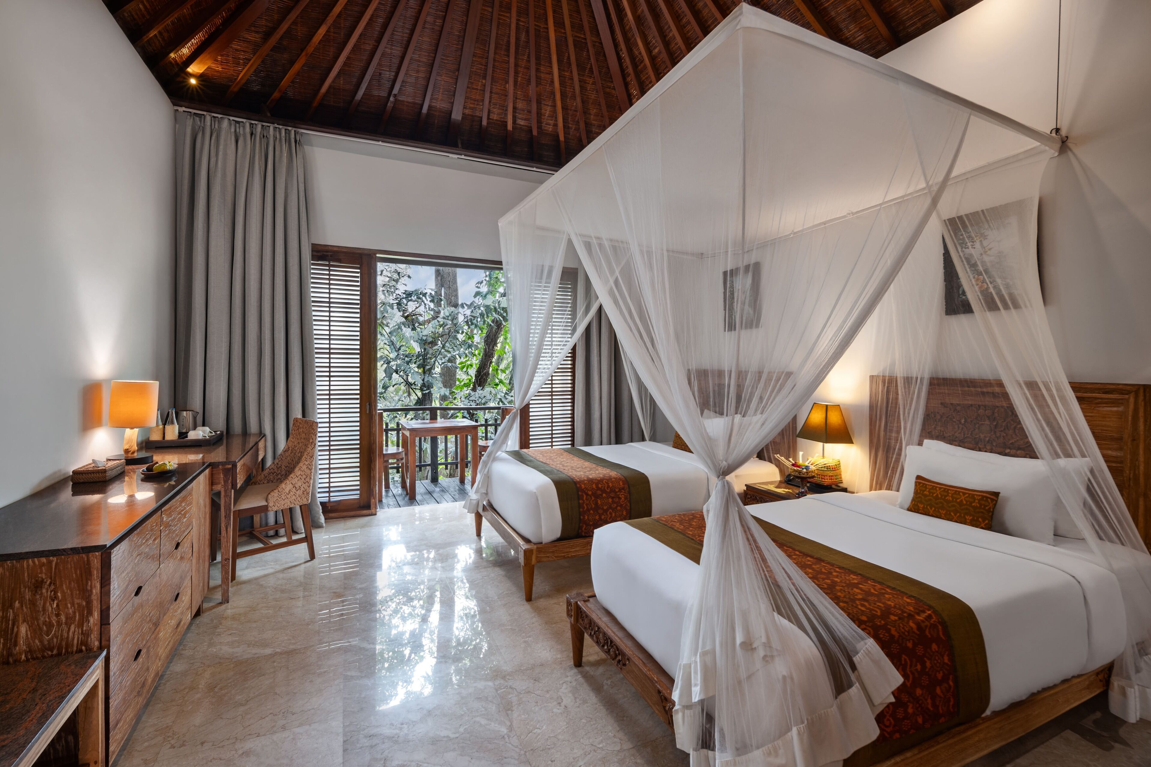 Deluxe Room with Balcony | 1 bedroom, free minibar, in-room safe, desk