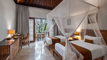 Deluxe Room with Balcony | 1 bedroom, free minibar, in-room safe, desk