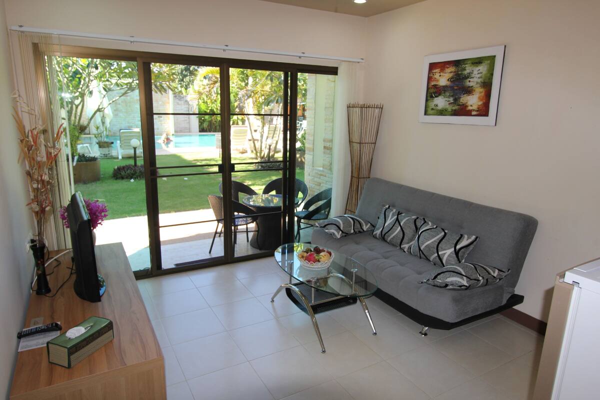 Departamento estándar, 1 habitación, patio, junto a la alberca | Vista al jardín