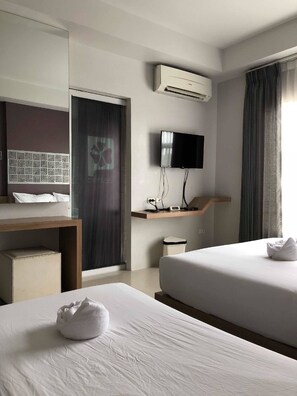 Superior Triple Room | Desk, blackout drapes, free WiFi - Tonkok Hotel (Chiang Rai)