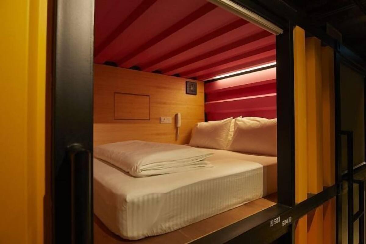 WiFi (free), bed sheets