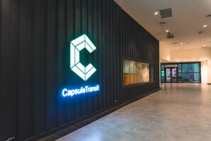 Vista frontal de la propiedad