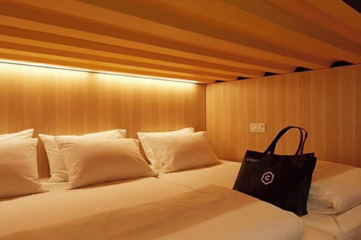 Free WiFi, bed sheets