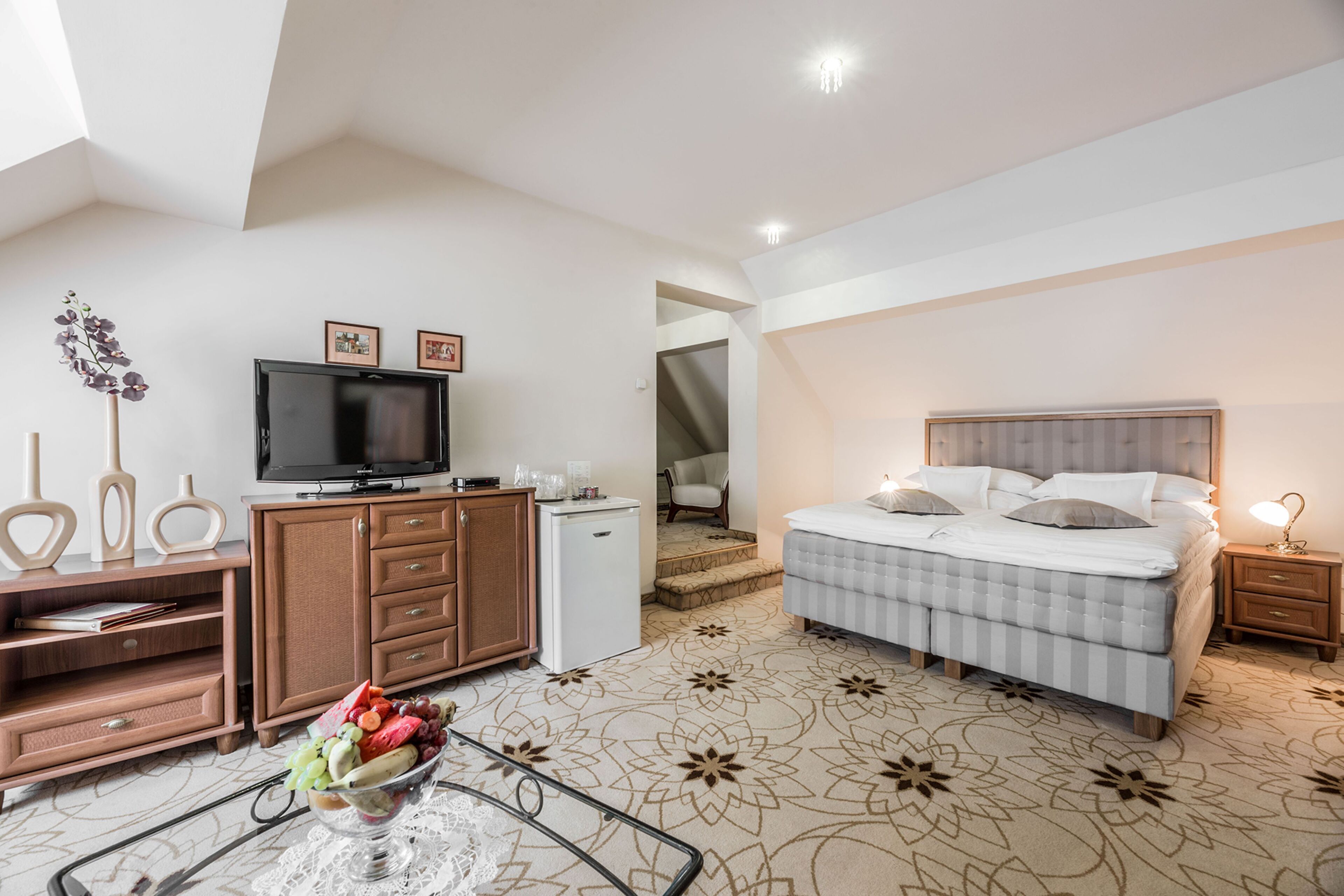 deluxe double or twin room, 1 bedroom | 1 bedroom, memory-foam beds, minibar, in-room safe
