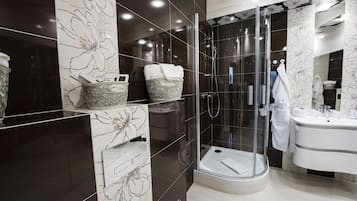 Deluxe-Doppel- oder -Zweibettzimmer, 1 Schlafzimmer | Betten mit Memory-Foam-Matratzen, Minibar, Zimmersafe, Schreibtisch
