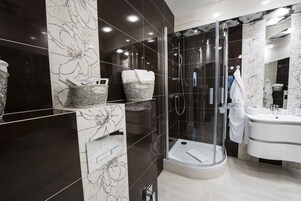 Habitación Deluxe con 1 cama doble o 2 individuales, 1 habitación | Colchones viscoelásticos, minibar, caja fuerte y escritorio