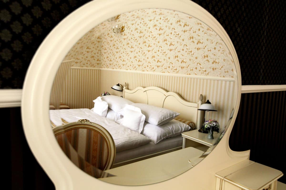 deluxe apartment | 1 bedroom, memory-foam beds, minibar, in-room safe