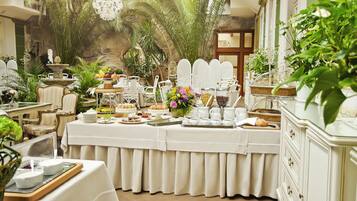 Gratis morgenmadsbuffet hver dag