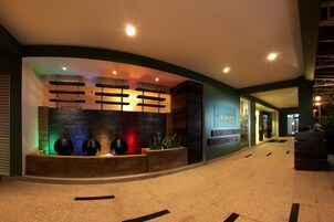 住宿正面 - 傍晚/夜晚