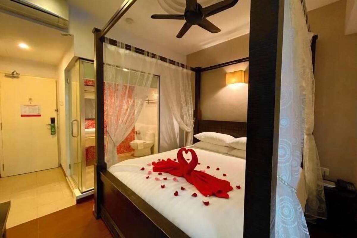Safe på rommet, skrivebord og wi-fi (inkludert)