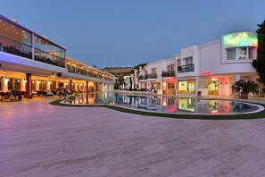 Property grounds - Tropicana Beach Hotel (Bodrum)
