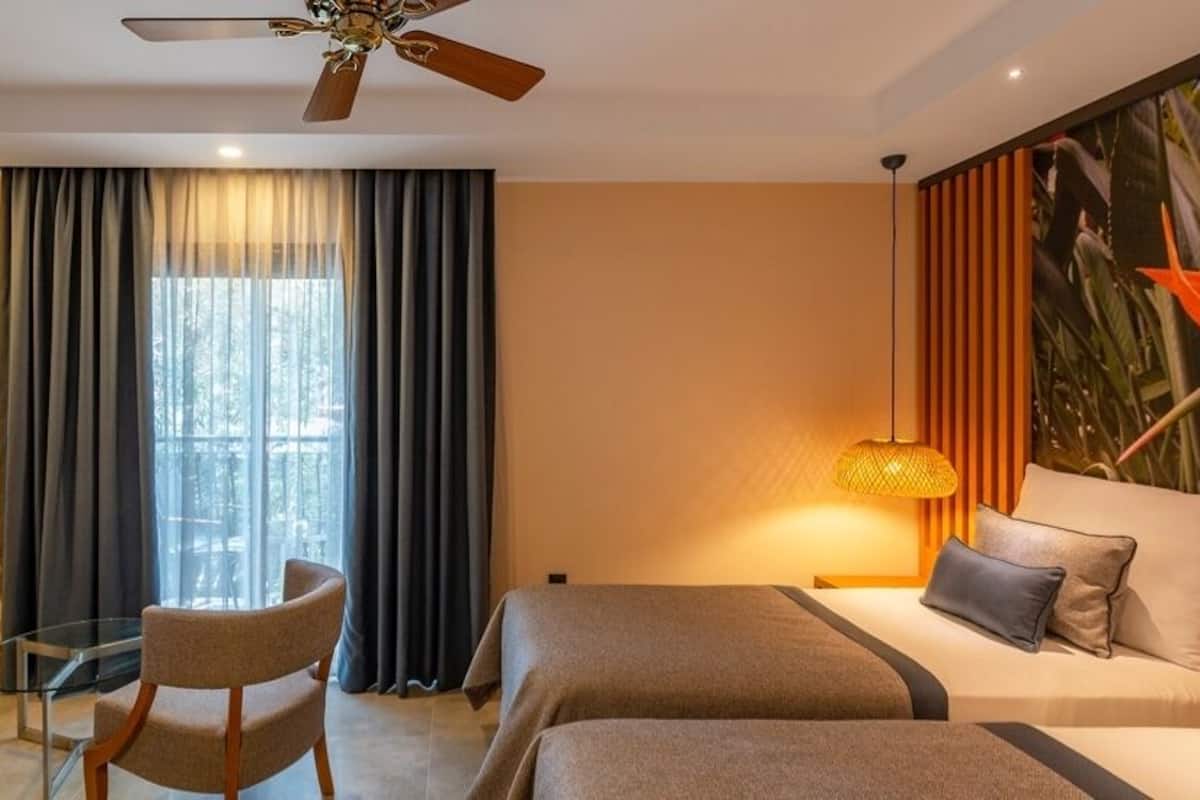 Premium bedding, free minibar, in-room safe, iron/ironing board