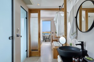 Caja de seguridad en la habitación y cortinas blackout