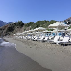 Accommodatie ligt op het strand, een strandbar