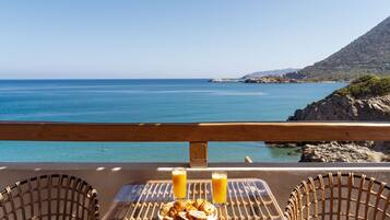 Junior Studio Suite, 1 Queen Bed, Sea Front | Vista desde la habitación