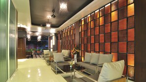 Lobby sitting area - Platinum Hotel (Patong)