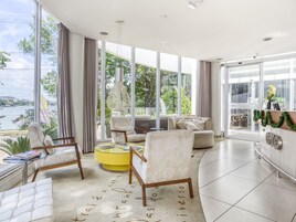 Sala de estar en el lobby