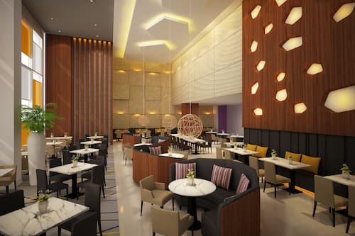 2 restaurants; breakfast, lunch, and dinner served