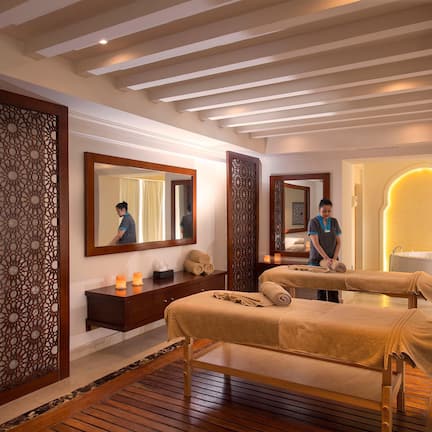 Couples treatment rooms, sauna, hot tub, steam room, Turkish bath