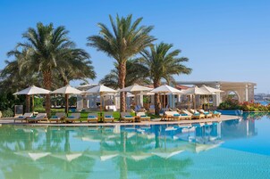 5 piscinas externas, espreguiçadeiras