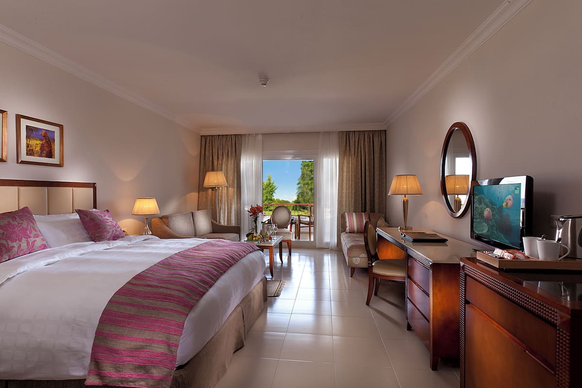 Honeymoon Deluxe Room | Egyptian cotton sheets, premium bedding, minibar, in-room safe