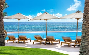 5 outdoor pools, sun loungers