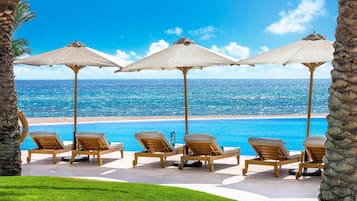 5 outdoor pools, sun loungers