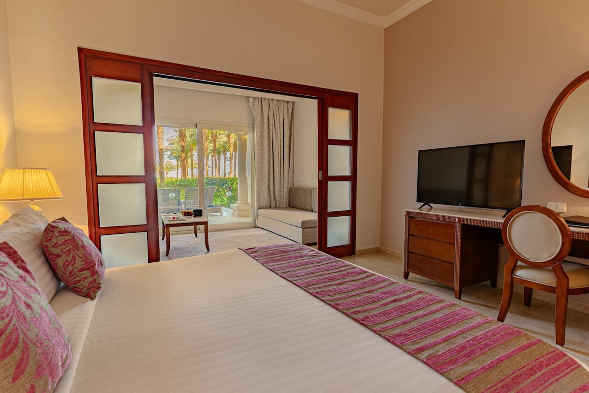 family suite | 1 bedroom, egyptian cotton sheets, premium bedding, minibar